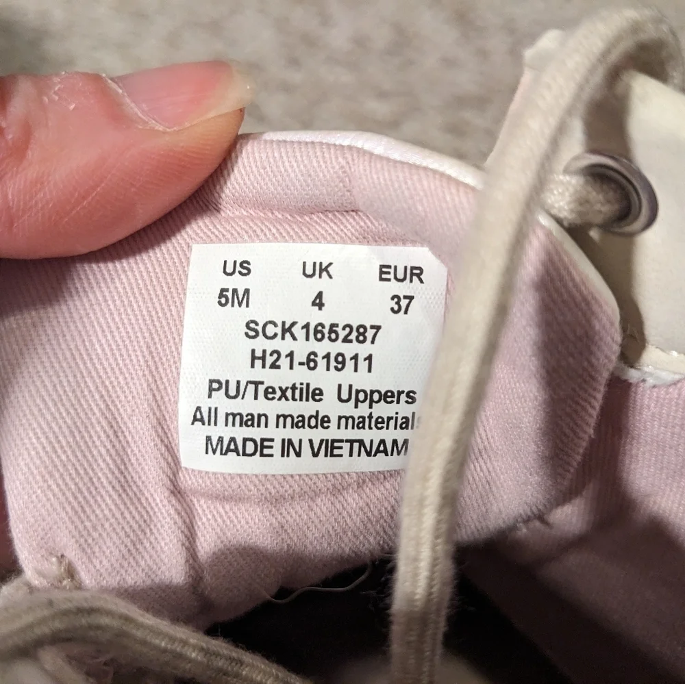 Sperry winter boots, iridescent w/ pink lining. Size 5